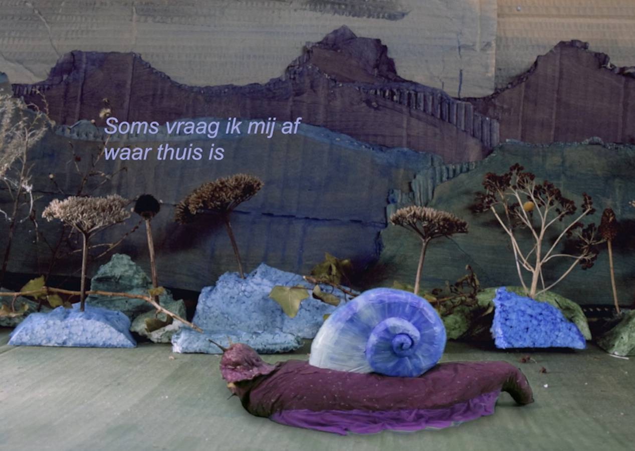 Videoinstallatie 'Er is een liedje dat je moeder vroeger voor je zong'